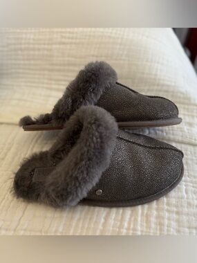 UGG Scuffette II Caviar Slippers Size 8